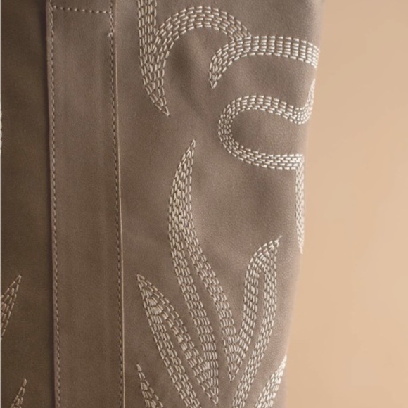 Classic cowboy embroidery on a leather cowboy boot knee high - Picture 13 of 15